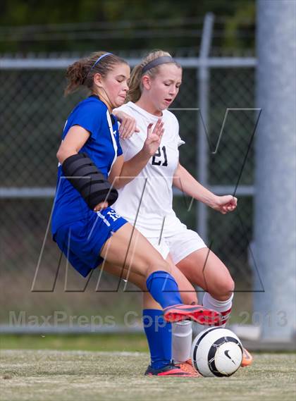 Thumbnail 2 in Bolton @ Houston (TSSAA Division 1 AAA Sectional) photogallery.