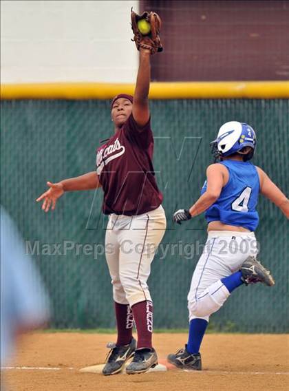 Thumbnail 3 in Grand Prairie @ Plano (UIL Class 5A Region I Playoffs) photogallery.