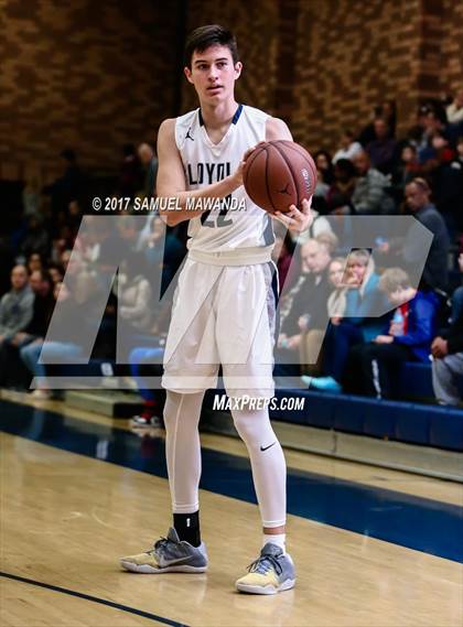 Thumbnail 2 in Chaminade vs Loyola photogallery.