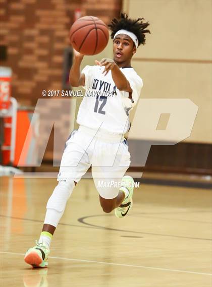 Thumbnail 3 in Chaminade vs Loyola photogallery.