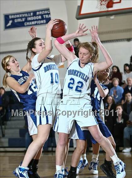 Thumbnail 3 in Dobbs Ferry vs Bronxville (Section 1 Class B Quarterfinal) photogallery.