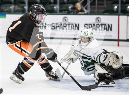 Thumbnail 2 in Lake Orion vs. Rockford photogallery.