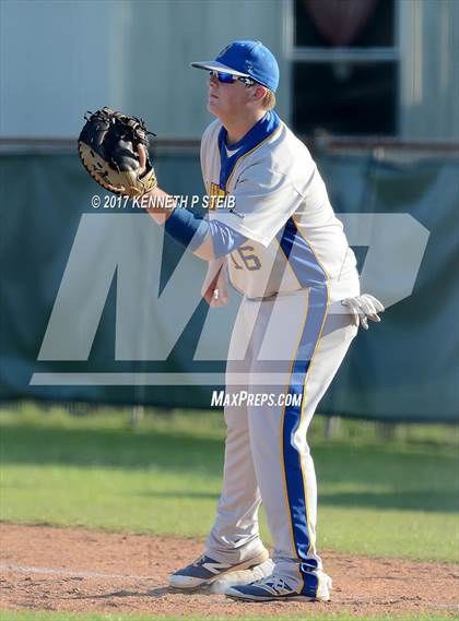 Thumbnail 3 in Berwick vs. Buckeye (LHSAA 3A Quarterfinal Playoff) photogallery.