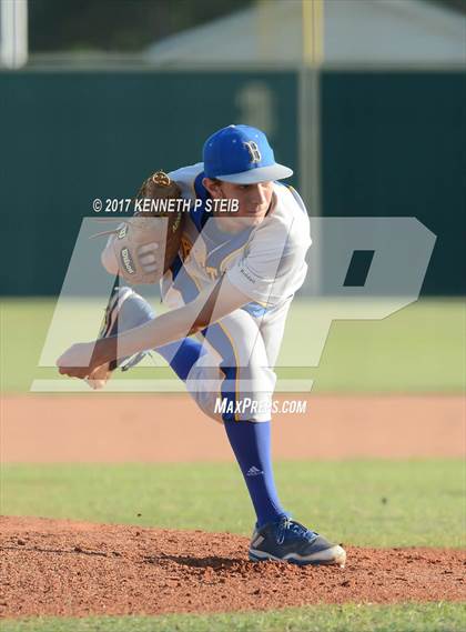 Thumbnail 2 in Berwick vs. Buckeye (LHSAA 3A Quarterfinal Playoff) photogallery.