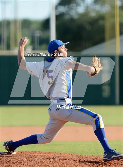 Thumbnail 1 in Berwick vs. Buckeye (LHSAA 3A Quarterfinal Playoff) photogallery.