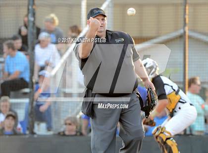 Thumbnail 1 in Berwick vs. Buckeye (LHSAA 3A Quarterfinal Playoff) photogallery.