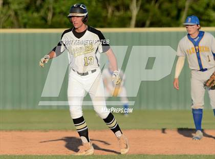 Thumbnail 2 in Berwick vs. Buckeye (LHSAA 3A Quarterfinal Playoff) photogallery.