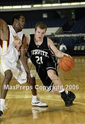 Thumbnail 3 in Servite vs. Ocean View (Nike Extravaganza) photogallery.