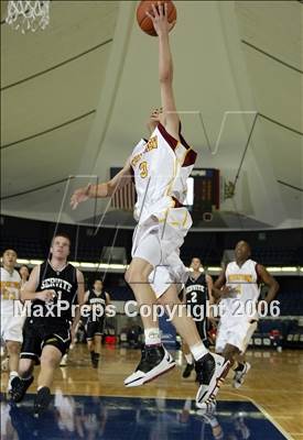 Thumbnail 2 in Servite vs. Ocean View (Nike Extravaganza) photogallery.