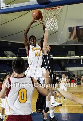 Thumbnail 1 in Servite vs. Ocean View (Nike Extravaganza) photogallery.