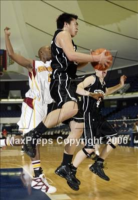 Thumbnail 3 in Servite vs. Ocean View (Nike Extravaganza) photogallery.