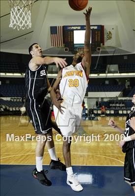Thumbnail 2 in Servite vs. Ocean View (Nike Extravaganza) photogallery.