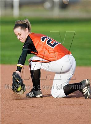 Thumbnail 2 in Merced vs. Oakdale (Ceres Tournament) photogallery.