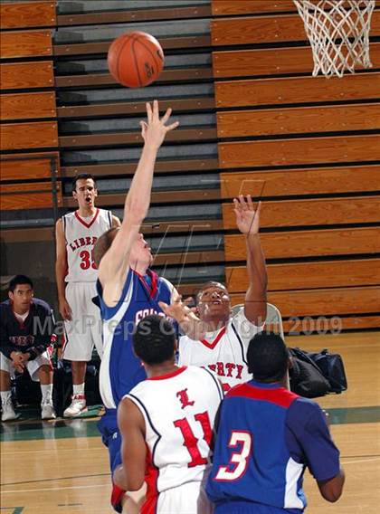 Thumbnail 3 in Folsom vs. Liberty (MaxPreps Holiday Classic) photogallery.