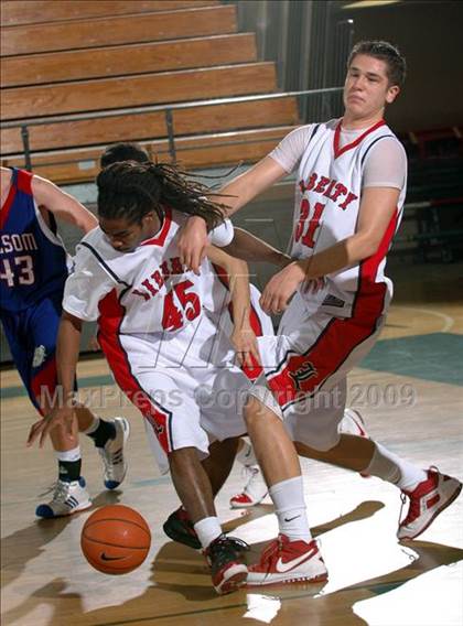 Thumbnail 3 in Folsom vs. Liberty (MaxPreps Holiday Classic) photogallery.