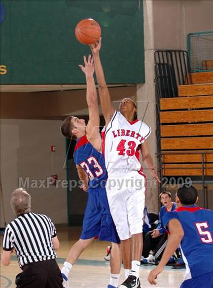 Thumbnail 1 in Folsom vs. Liberty (MaxPreps Holiday Classic) photogallery.