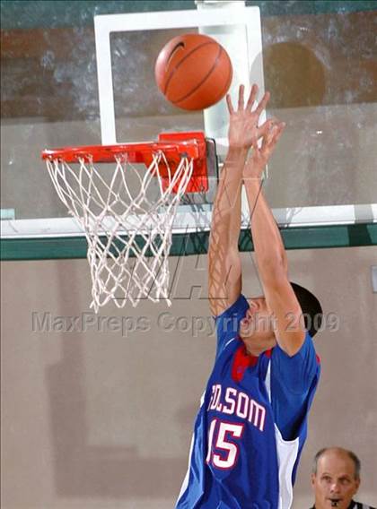 Thumbnail 2 in Folsom vs. Liberty (MaxPreps Holiday Classic) photogallery.