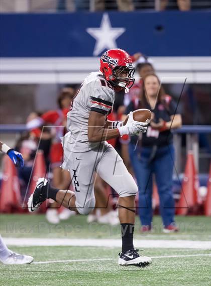 Thumbnail 2 in Hebron vs. Cedar Hill (UIL 5A D2 Area Playoff) photogallery.