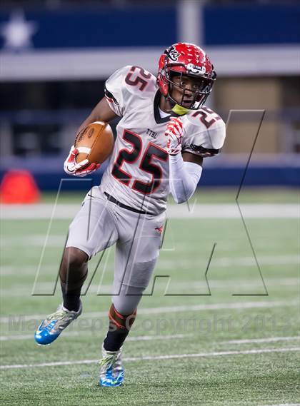 Thumbnail 3 in Hebron vs. Cedar Hill (UIL 5A D2 Area Playoff) photogallery.