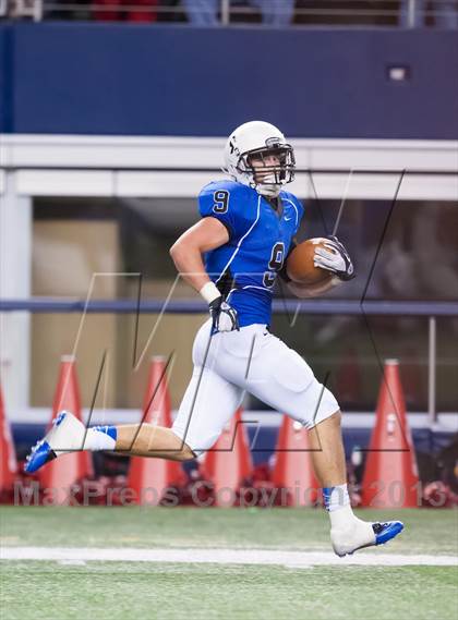 Thumbnail 3 in Hebron vs. Cedar Hill (UIL 5A D2 Area Playoff) photogallery.