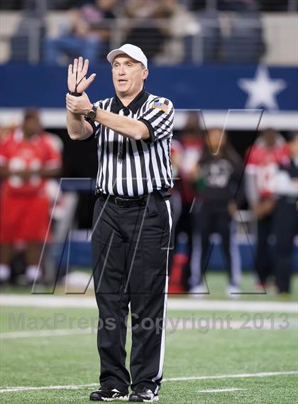 Thumbnail 2 in Hebron vs. Cedar Hill (UIL 5A D2 Area Playoff) photogallery.