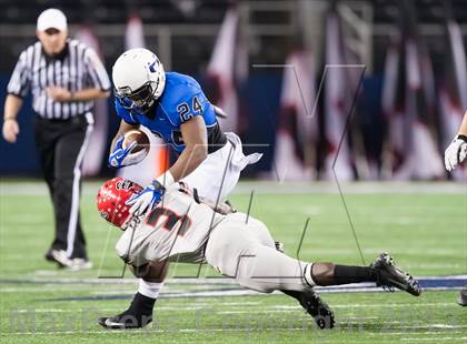 Thumbnail 2 in Hebron vs. Cedar Hill (UIL 5A D2 Area Playoff) photogallery.