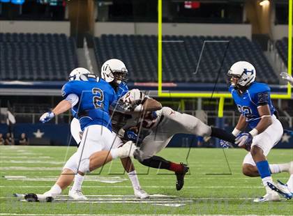 Thumbnail 2 in Hebron vs. Cedar Hill (UIL 5A D2 Area Playoff) photogallery.