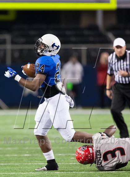 Thumbnail 3 in Hebron vs. Cedar Hill (UIL 5A D2 Area Playoff) photogallery.