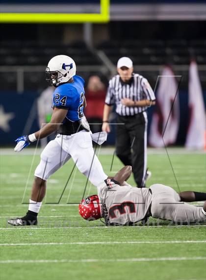 Thumbnail 2 in Hebron vs. Cedar Hill (UIL 5A D2 Area Playoff) photogallery.