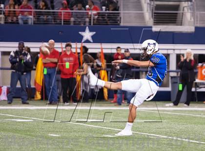 Thumbnail 2 in Hebron vs. Cedar Hill (UIL 5A D2 Area Playoff) photogallery.