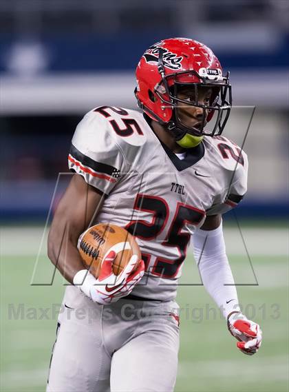 Thumbnail 1 in Hebron vs. Cedar Hill (UIL 5A D2 Area Playoff) photogallery.