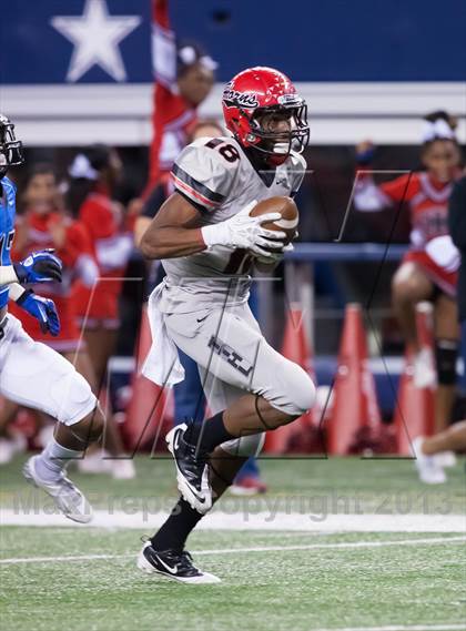 Thumbnail 3 in Hebron vs. Cedar Hill (UIL 5A D2 Area Playoff) photogallery.