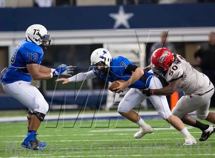 Thumbnail 2 in Hebron vs. Cedar Hill (UIL 5A D2 Area Playoff) photogallery.