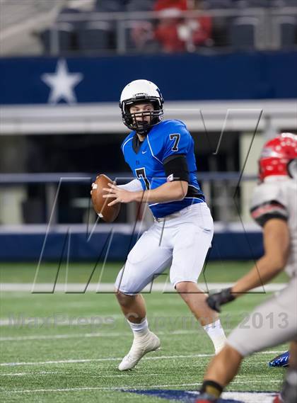 Thumbnail 2 in Hebron vs. Cedar Hill (UIL 5A D2 Area Playoff) photogallery.