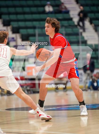 Thumbnail 3 in New Hartford vs Tappan Zee (NYSPHSAA Class A Final) photogallery.