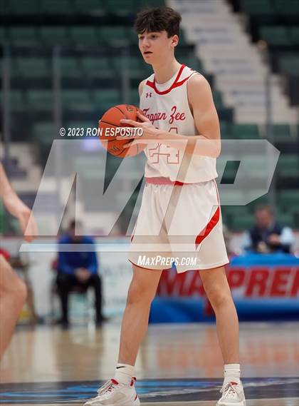 Thumbnail 3 in New Hartford vs Tappan Zee (NYSPHSAA Class A Final) photogallery.