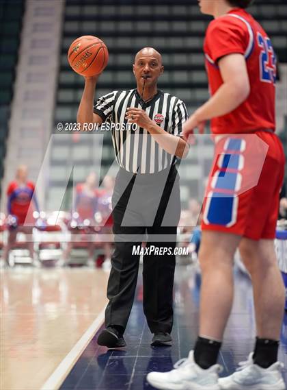 Thumbnail 2 in New Hartford vs Tappan Zee (NYSPHSAA Class A Final) photogallery.