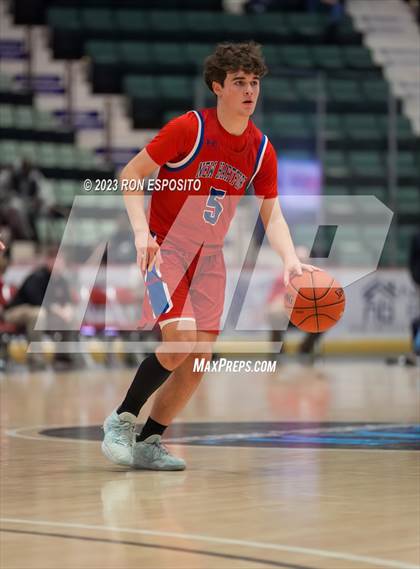 Thumbnail 1 in New Hartford vs Tappan Zee (NYSPHSAA Class A Final) photogallery.