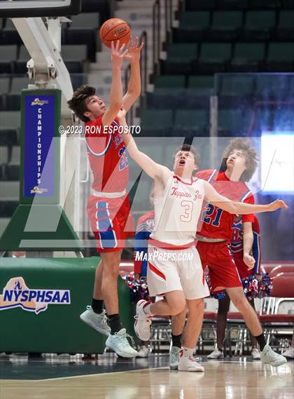 Thumbnail 3 in New Hartford vs Tappan Zee (NYSPHSAA Class A Final) photogallery.