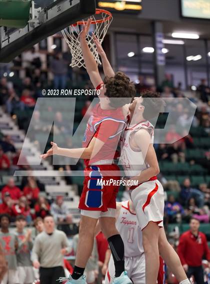 Thumbnail 2 in New Hartford vs Tappan Zee (NYSPHSAA Class A Final) photogallery.