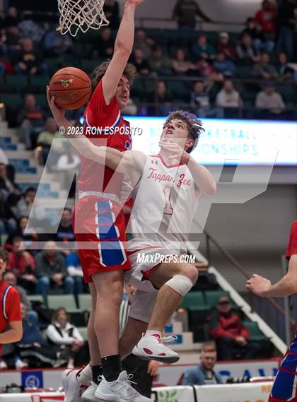 Thumbnail 2 in New Hartford vs Tappan Zee (NYSPHSAA Class A Final) photogallery.