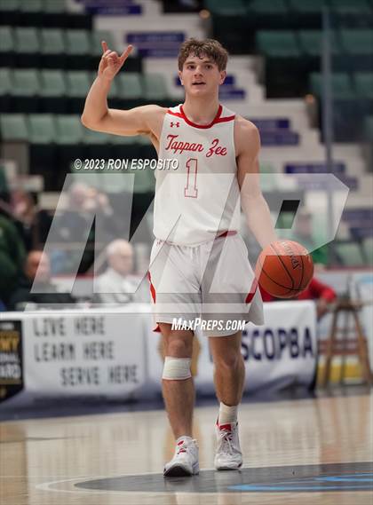Thumbnail 2 in New Hartford vs Tappan Zee (NYSPHSAA Class A Final) photogallery.