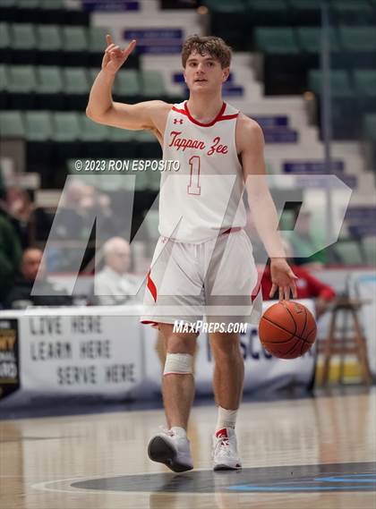 Thumbnail 1 in New Hartford vs Tappan Zee (NYSPHSAA Class A Final) photogallery.