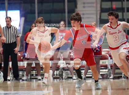 Thumbnail 1 in New Hartford vs Tappan Zee (NYSPHSAA Class A Final) photogallery.