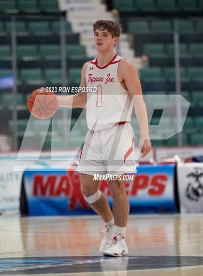 Thumbnail 2 in New Hartford vs Tappan Zee (NYSPHSAA Class A Final) photogallery.