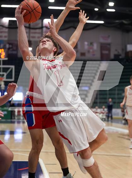 Thumbnail 3 in New Hartford vs Tappan Zee (NYSPHSAA Class A Final) photogallery.