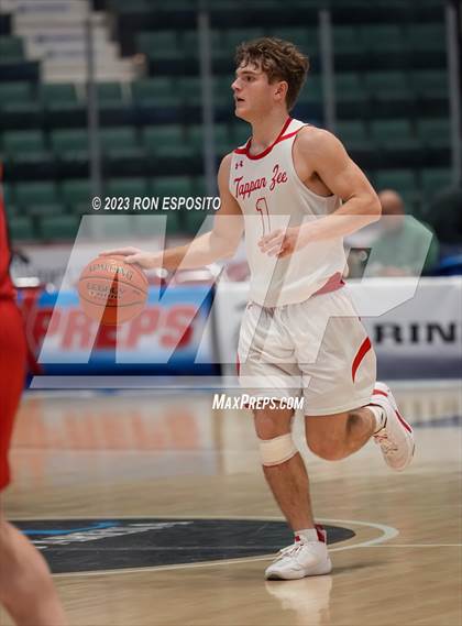 Thumbnail 2 in New Hartford vs Tappan Zee (NYSPHSAA Class A Final) photogallery.