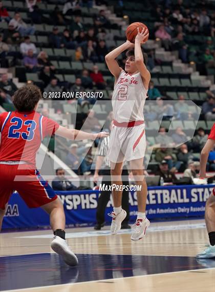 Thumbnail 3 in New Hartford vs Tappan Zee (NYSPHSAA Class A Final) photogallery.