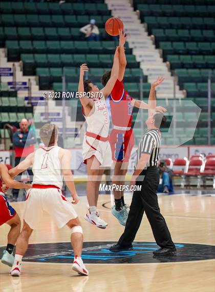 Thumbnail 1 in New Hartford vs Tappan Zee (NYSPHSAA Class A Final) photogallery.