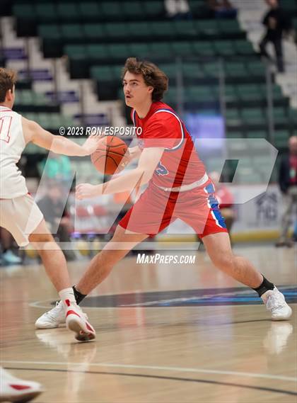 Thumbnail 1 in New Hartford vs Tappan Zee (NYSPHSAA Class A Final) photogallery.